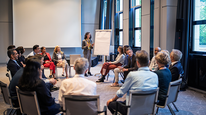 人力资源公司凯发K8国际国际认为中国制造业企业出海应从人才培养与人才开展双驱动模型管理国际化人才